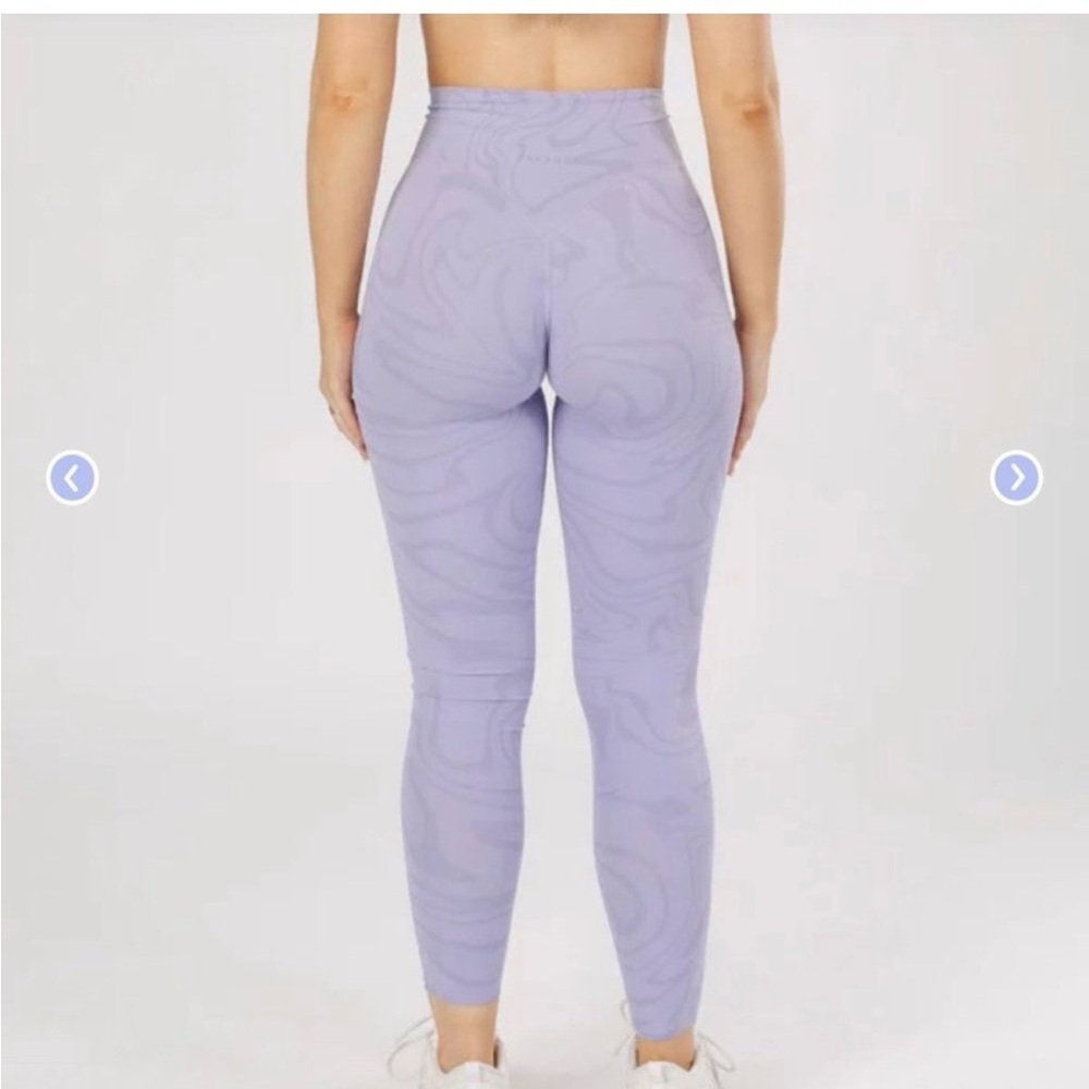 PARAGON Lavender Swirl Sculptseam Plus Scrunch Leggings - Picture 2 of 8